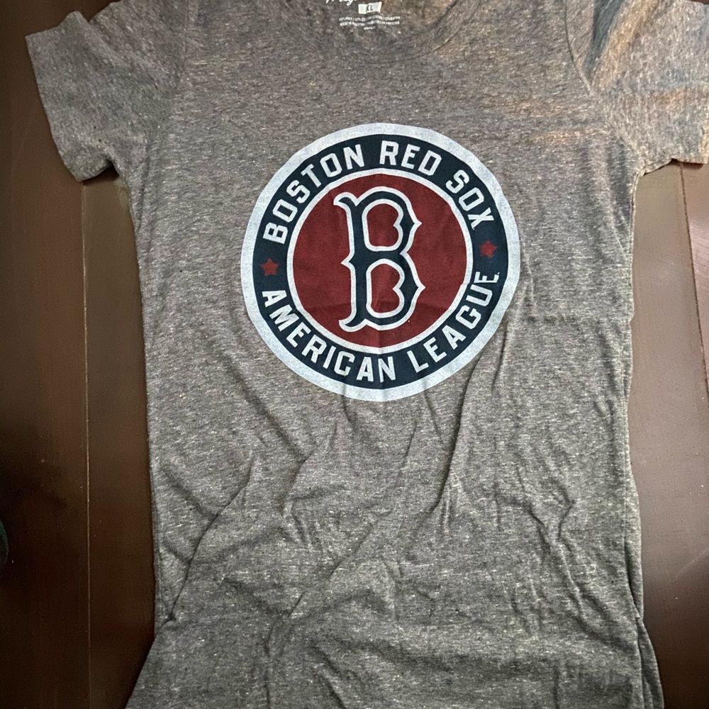 Boston Red Sox women’s shirt xl